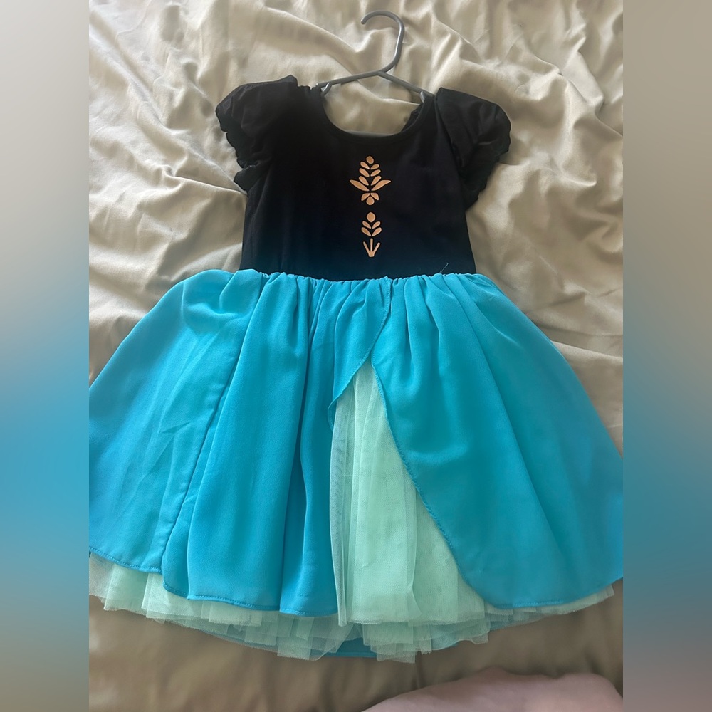 Anna Taylor Joelle dress with cape